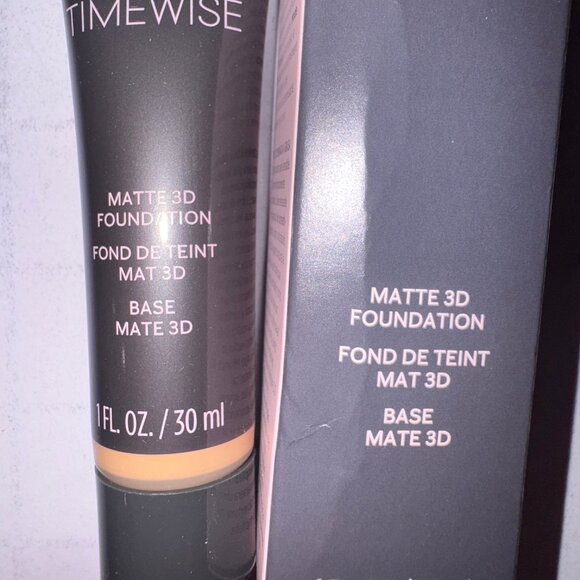 Mary Kay TimeWise Matte 3D Foundation 1 fl. oz. Beige C 220 - Picture 3 of 3